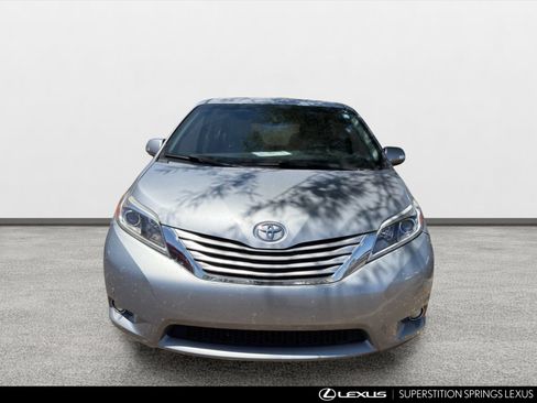 Used 2017 Toyota Sienna Limited Premium FWD image 5