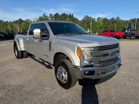 Used 2017 Ford F350 Lariat w/ Lariat Value Package image 3