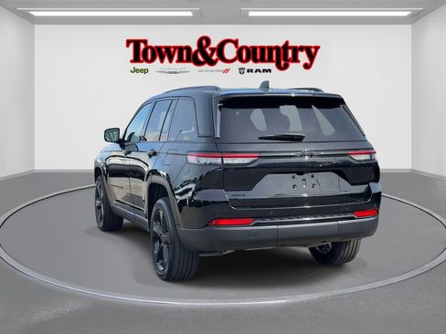 Certified 2025 Jeep Grand Cherokee Altitude image 6