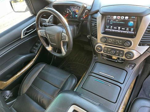 Used 2017 GMC Yukon Denali image 11