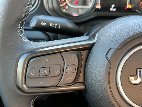 New 2025 Jeep Wrangler Unlimited Rubicon w/ Technology Group AWD/4WD image 20