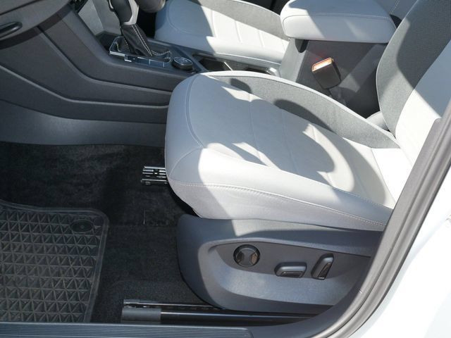 Certified 2024 Volkswagen Taos SE AWD/4WD image 14