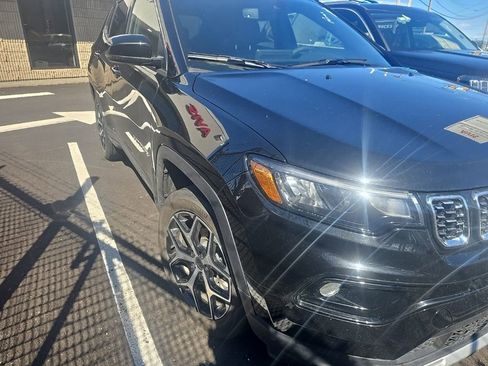 Used 2025 Jeep Compass Limited image 2