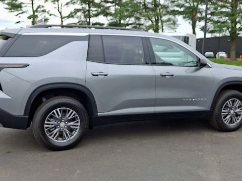 Used 2026 Chevrolet Traverse LT w/ Driver Confidence Package AWD/4WD image 3