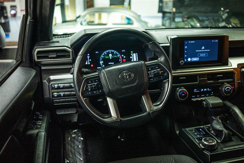 Used 2025 Toyota 4Runner SR5 AWD/4WD image 15
