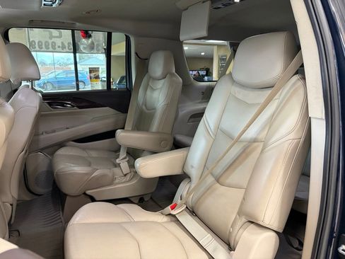Used 2017 Cadillac Escalade ESV Luxury image 31