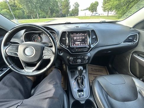 Used 2019 Jeep Cherokee Limited FWD image 17