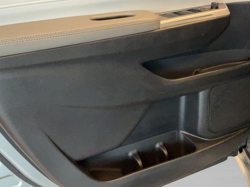 Certified 2025 Toyota Sienna XLE FWD image 23