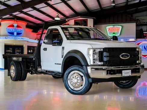 Used 2018 Ford F550 2WD Regular Cab Super Duty image 1
