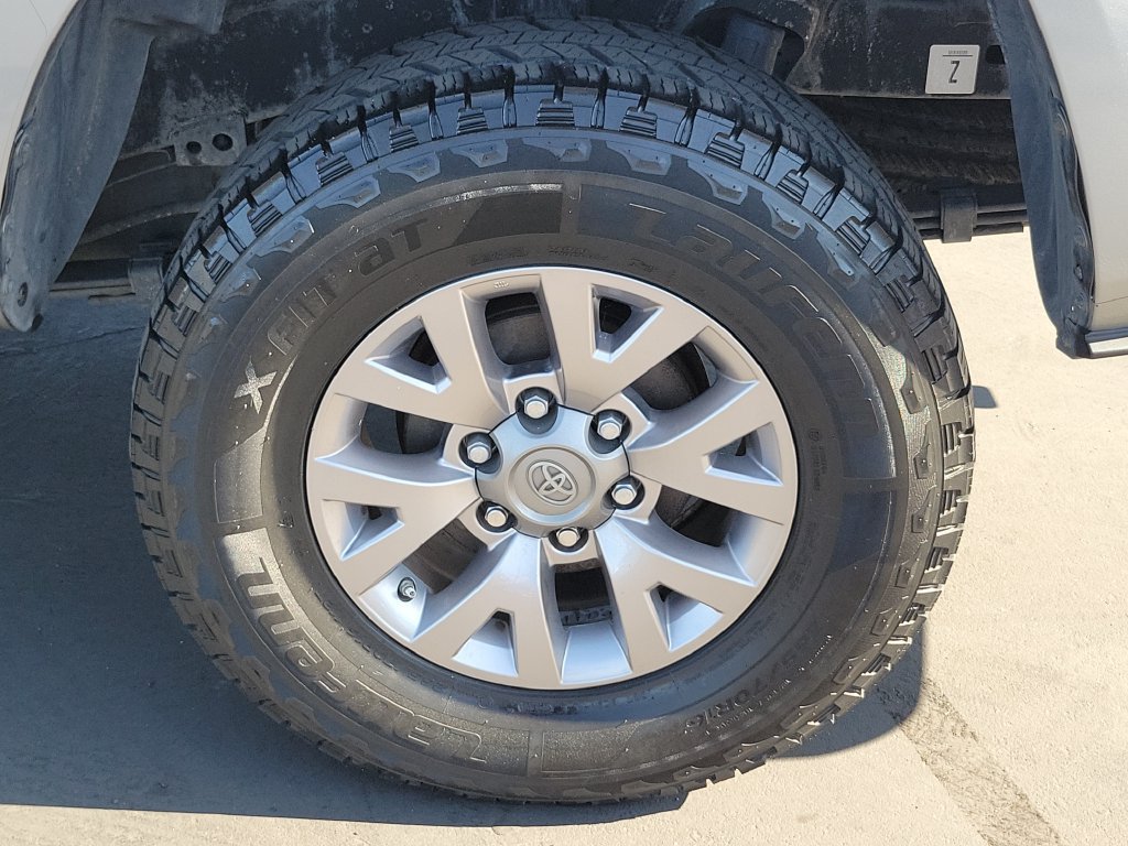 Used 2020 Toyota Tacoma SR5 RWD image 31