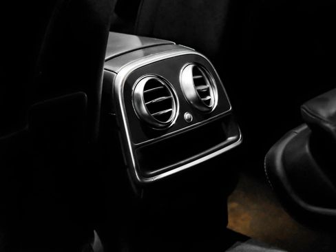 Used 2019 Mercedes-Benz S 560 Sedan image 36