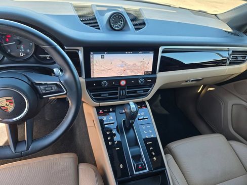 Used 2023 Porsche Macan AWD/4WD image 22