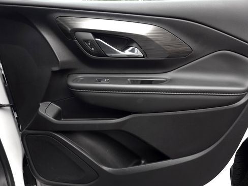 Used 2024 GMC Terrain SLE image 36