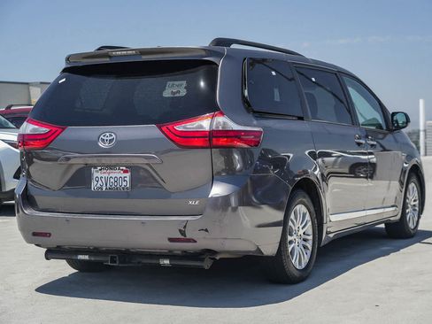 Used 2017 Toyota Sienna XLE w/ XLE Navigation Package FWD image 6