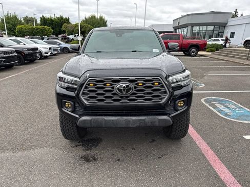 Used 2021 Toyota Tacoma TRD Off-Road w/ TRD Premium Off Road Package AWD/4WD image 2