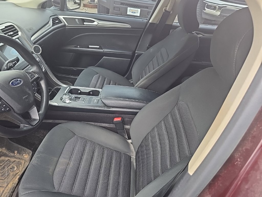 Used 2017 Ford Fusion SE w/ Fusion SE Technology Package FWD image 13