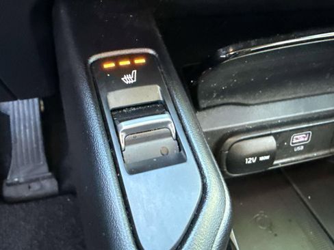 Used 2024 Kia Telluride S image 17