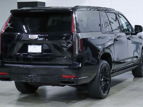 Used 2022 Cadillac Escalade ESV Sport Platinum w/ LPO, ONYX Package image 5