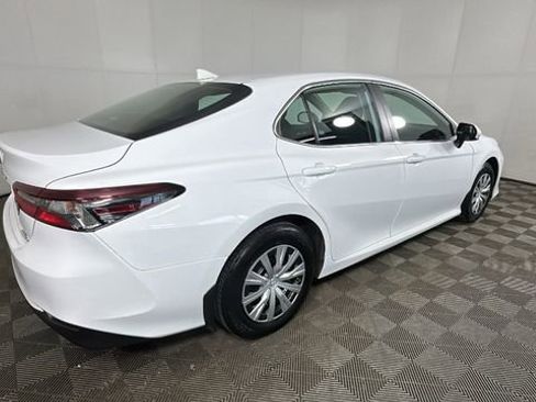 Used 2022 Toyota Camry LE FWD image 3