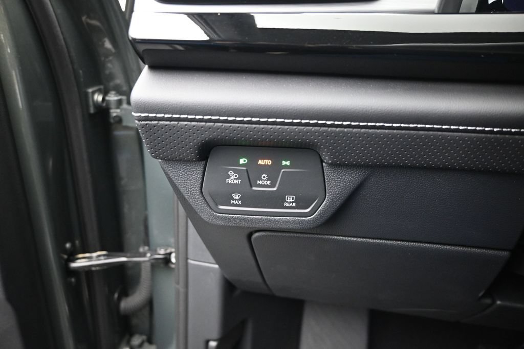 Used 2026 Volkswagen Atlas Cross Sport SE FWD image 12