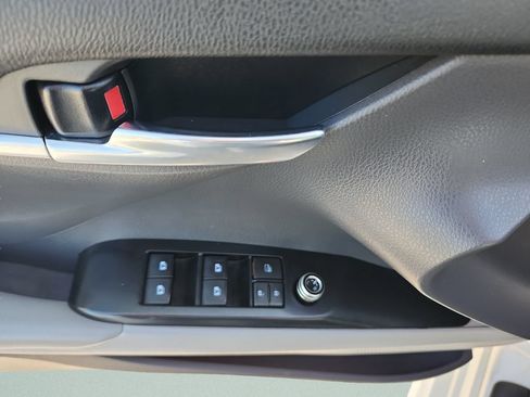 Used 2020 Toyota Camry SE w/ Convenience Package FWD image 23