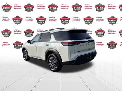 Certified 2024 Nissan Pathfinder SV image 4