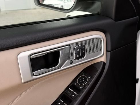 Used 2020 Ford Explorer Limited RWD image 19