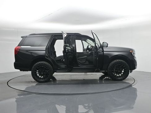 New 2025 Ford Expedition Active image 4