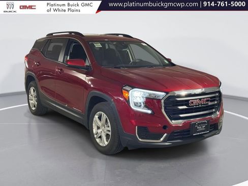 Used 2024 GMC Terrain SLE w/ Driver Convenience Package image 1