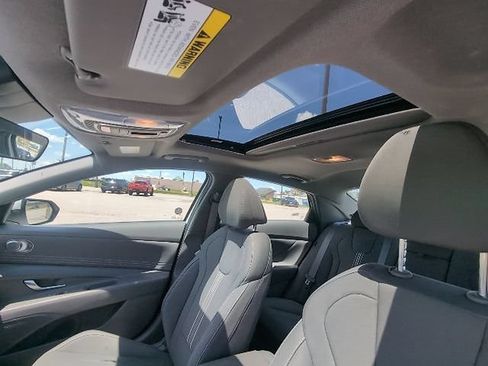 Used 2025 Hyundai Elantra SEL FWD image 10