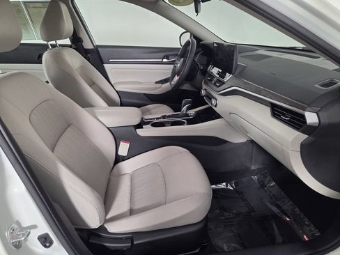 Used 2024 Nissan Altima 2.5 SV w/ SV Premium Package FWD image 33