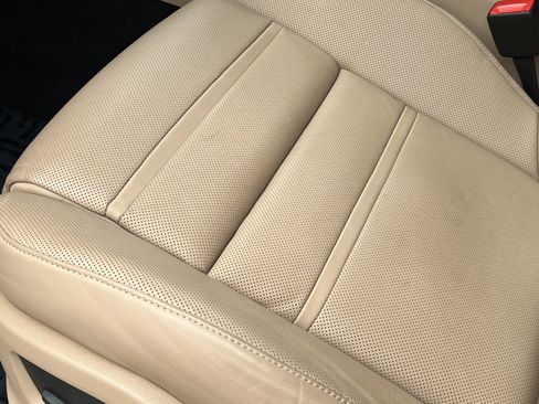 Certified 2023 Porsche Cayenne Platinum Edition image 32