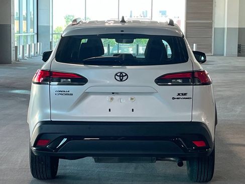 Used 2025 Toyota Corolla Cross AWD Hybrid w/ Convenience Package image 9
