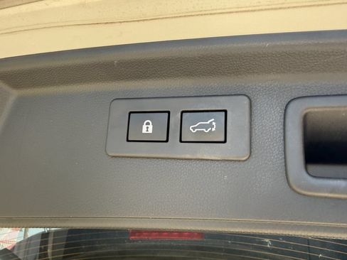 Used 2023 Subaru Forester Premium AWD/4WD image 31