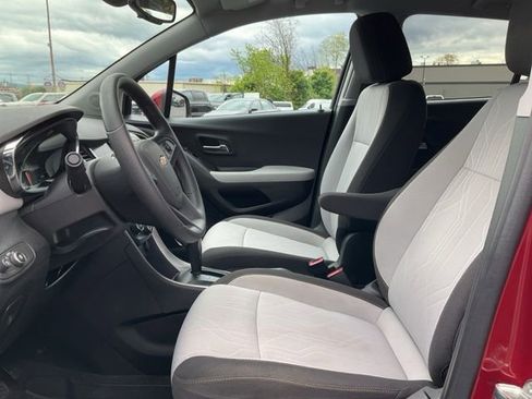 Used 2020 Chevrolet Trax LT AWD/4WD image 10