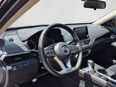 Used 2022 Nissan Altima 2.0 SR FWD image 9