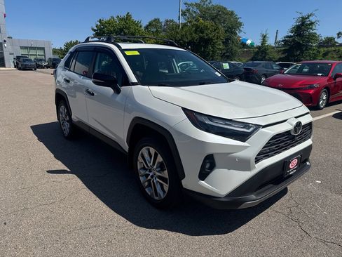 Used 2022 Toyota RAV4 Limited AWD/4WD image 11