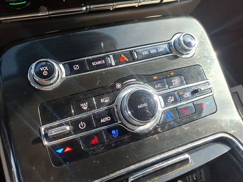 Used 2022 Lincoln Nautilus Reserve image 17
