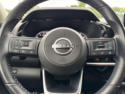 Used 2025 Nissan Pathfinder SV FWD image 30
