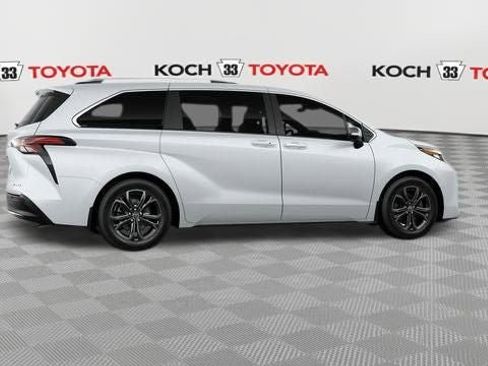 New 2026 Toyota Sienna Platinum image 13