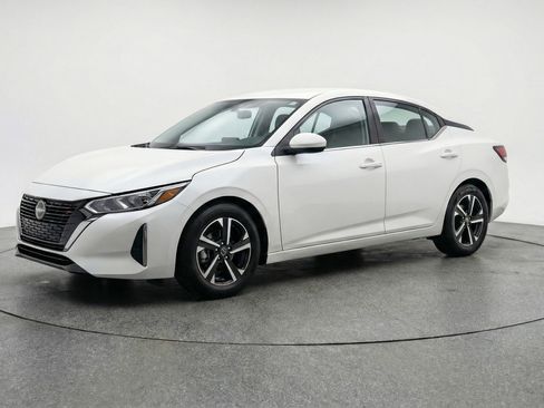 Used 2025 Nissan Sentra SV image 3