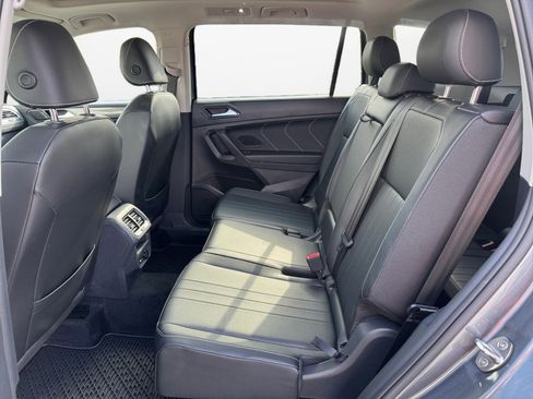 Used 2022 Volkswagen Tiguan SE w/ Panoramic Sunroof Package image 15