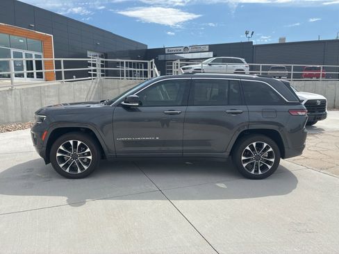 Used 2022 Jeep Grand Cherokee Overland AWD/4WD image 2