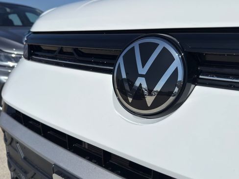 New 2026 Volkswagen Taos S image 7