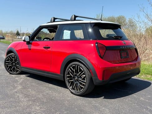 Used 2025 MINI Cooper 2-Door Hardtop image 5