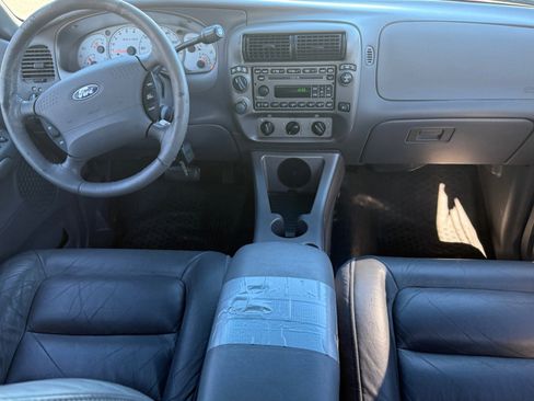 Used 2001 Ford Explorer Sport Trac 4x4 image 15