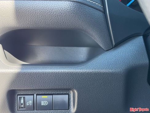 Certified 2025 Toyota RAV4 LE AWD/4WD image 31