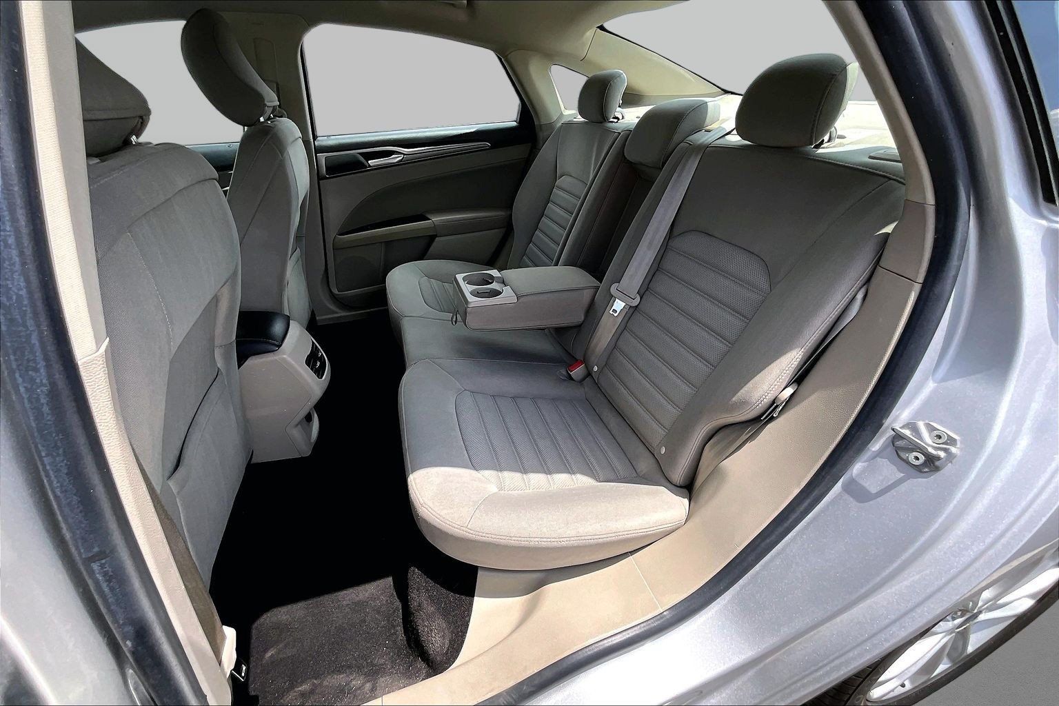 Used 2019 Ford Fusion SE FWD image 25