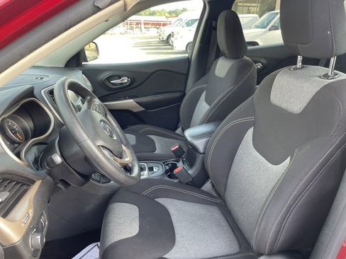 Used 2017 Jeep Cherokee Sport image 11