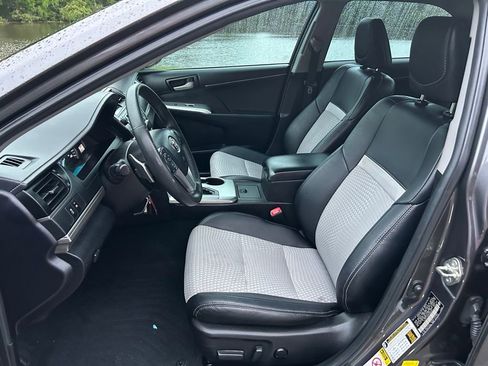 Used 2014 Toyota Camry SE image 13